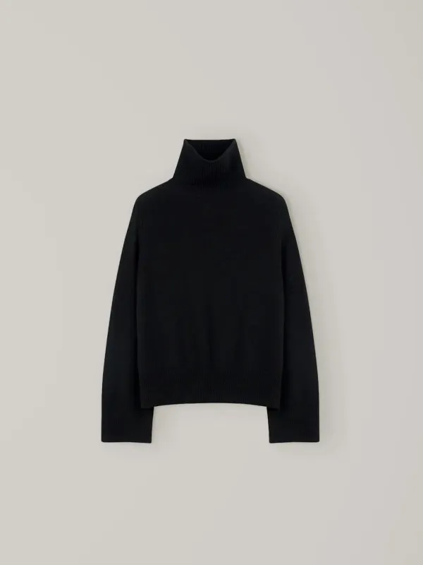 Moon Cashmere Turtleneck Knit - Black