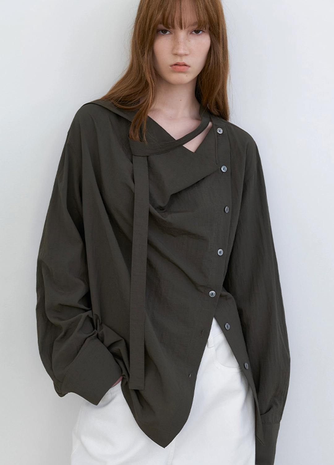 아뜰리에 나인 (Z-BL-4390)ASSYMETRIC TIED BLOUSE 상품 이미지 2