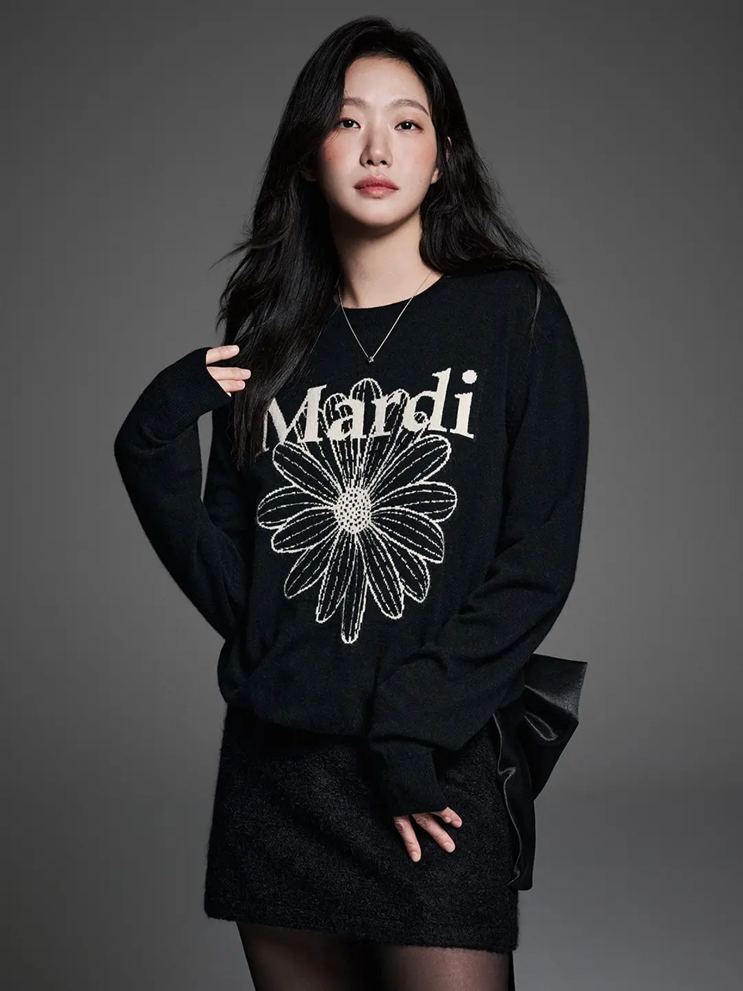 마르디 메크르디 CASHMERE CREW NECK FLOWERMARDI_BLACK CREAM 상품 이미지 2