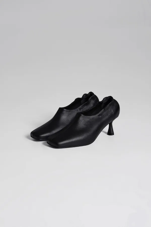 Enzo square pumps (Black)