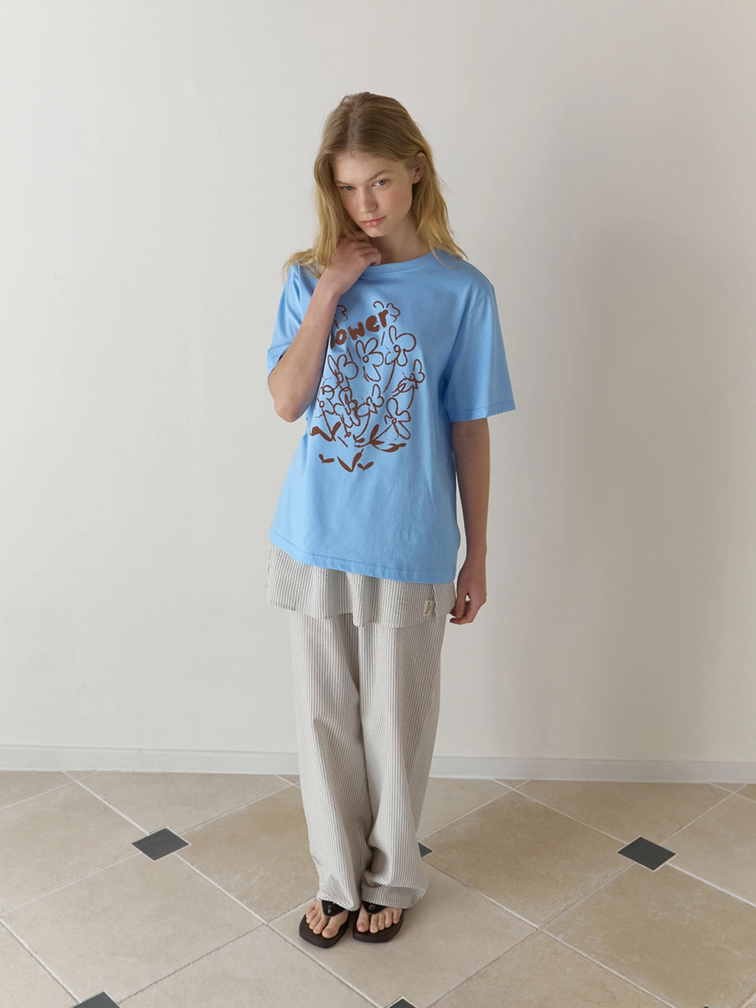 어몽 A FLOWER DRAWING T-SHIRT_LIGHT BLUE 상품 이미지 3