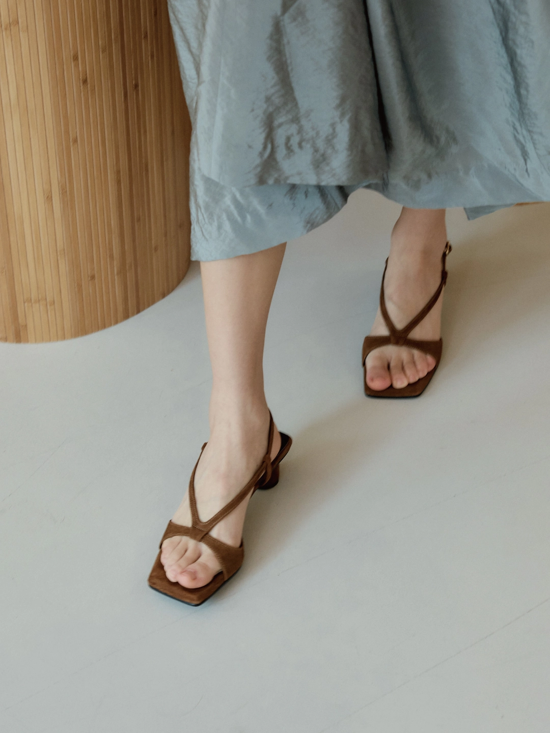 러브듀이 V STRAP sandal / 모카스웨이드 상품 이미지 2