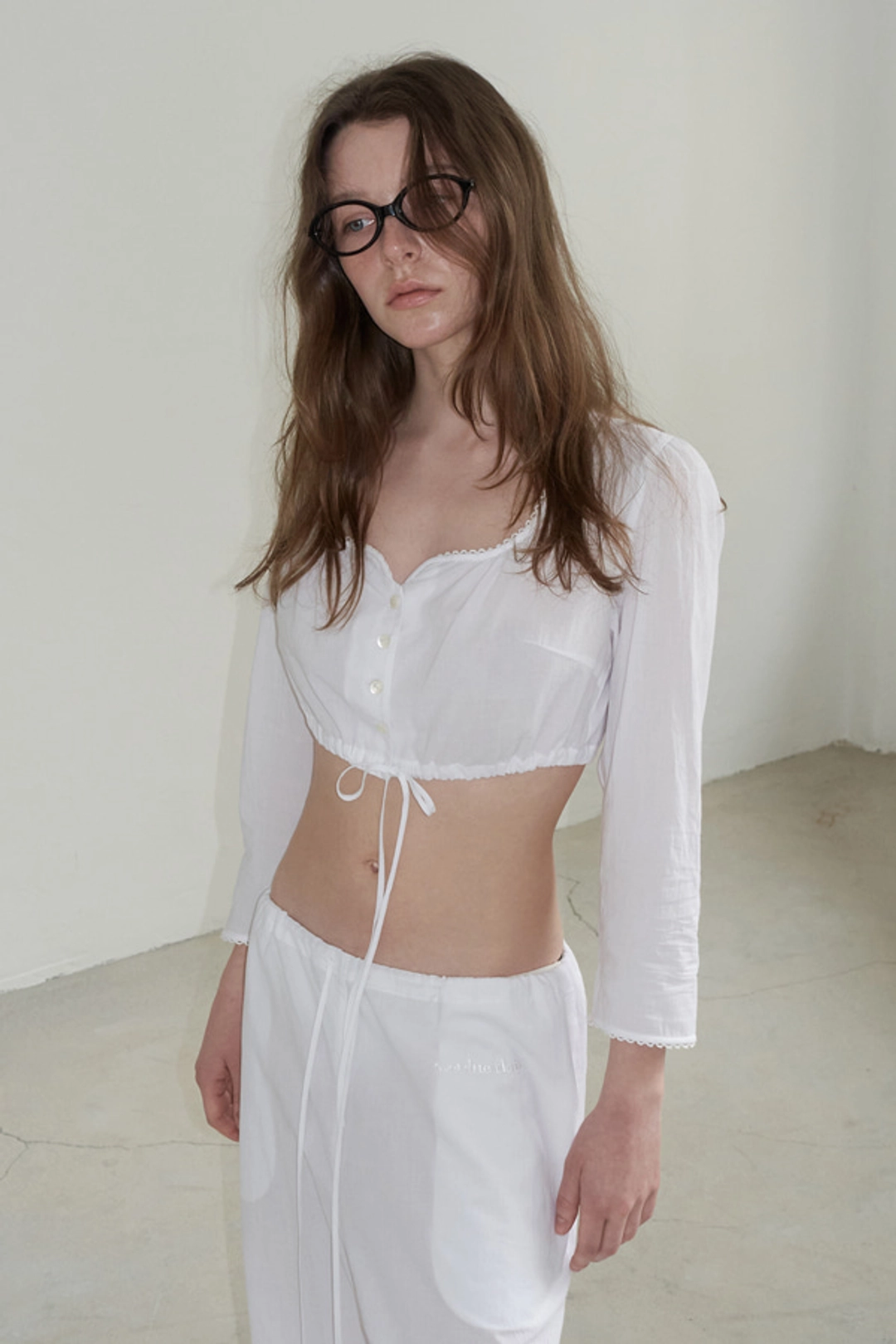 오버듀플레어 COTTON CROP BLOUSE_WHITE 상품 이미지 2