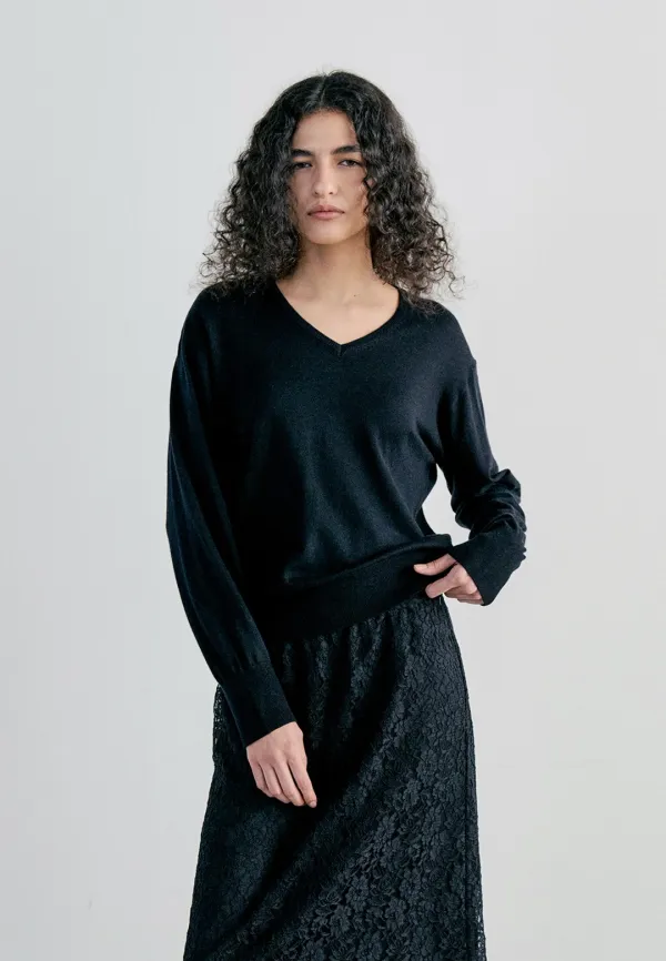 WOOL SILK V-NECK KNIT PULLOVER - BLACK
