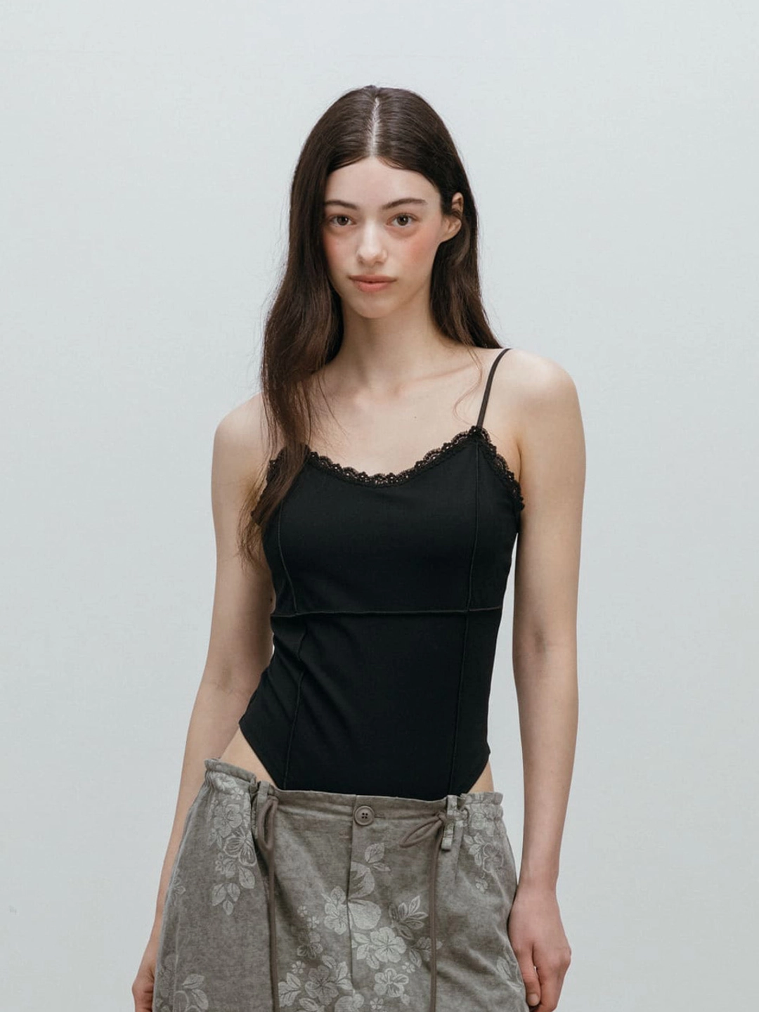 모이페어 LACE SLEEVELESS TOP / BLACK 상품 이미지 2