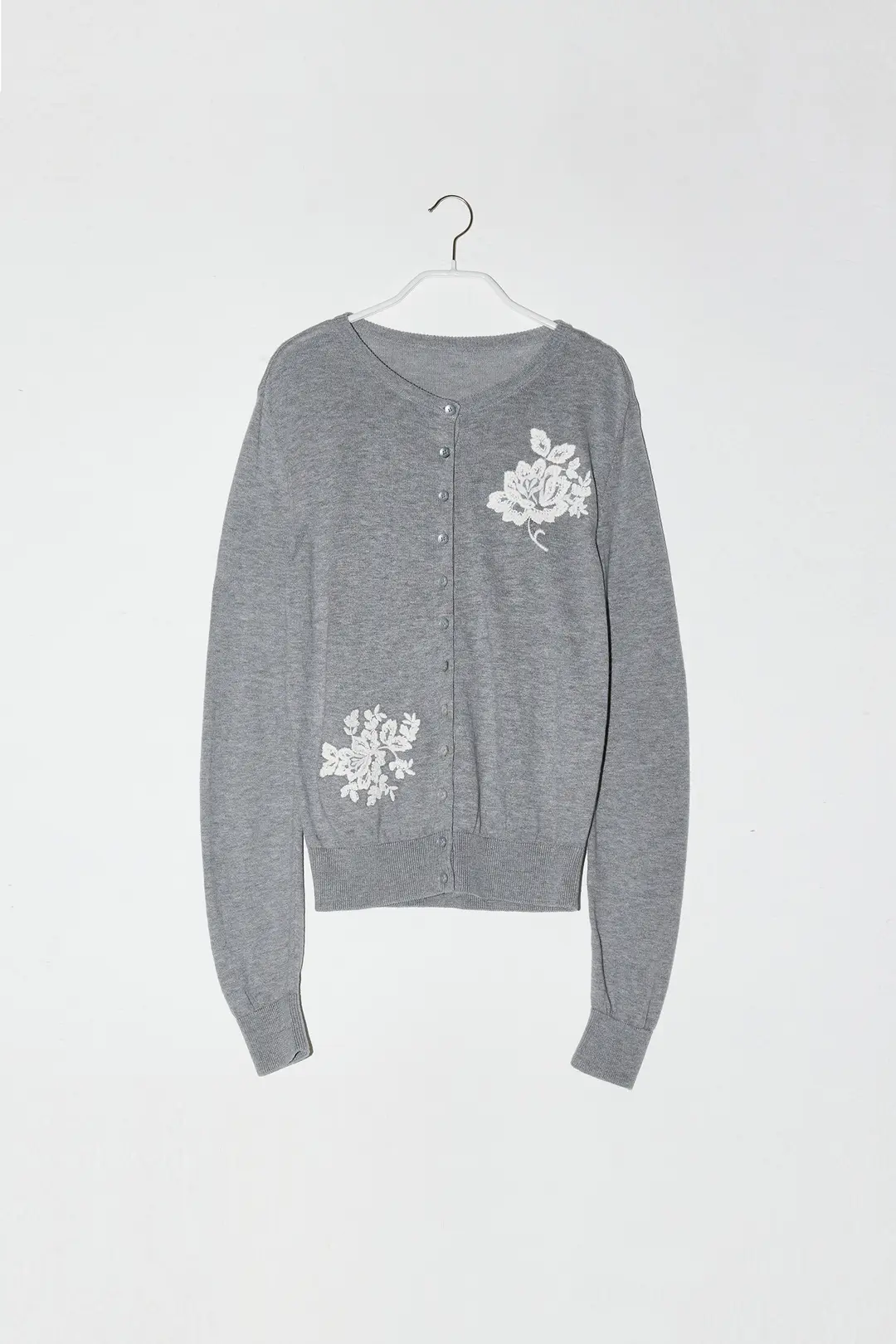 엔오르 FLOWER EMBROIDERY ROUND CARDIGAN - GREY 상품 이미지 1