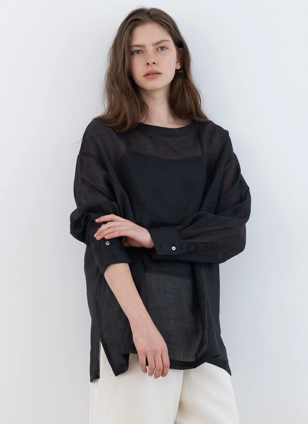 르닐 Ines Round Linen Blouse (Black) 상품 이미지 1