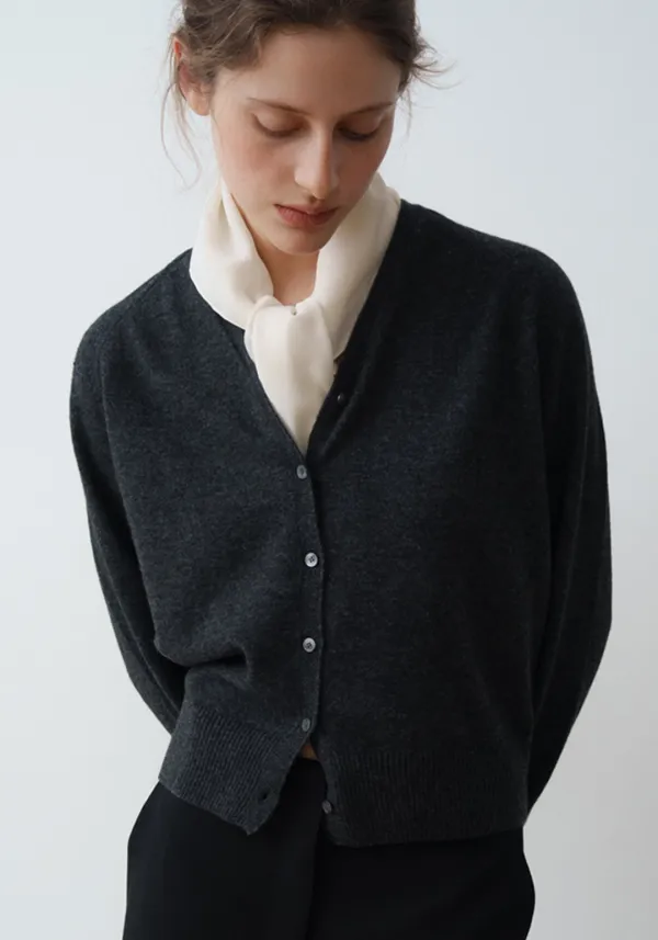 [다연PICK] CASH MERINO V-NECK CARDIGAN_CHARCOAL_OF1C2XCD01CHL