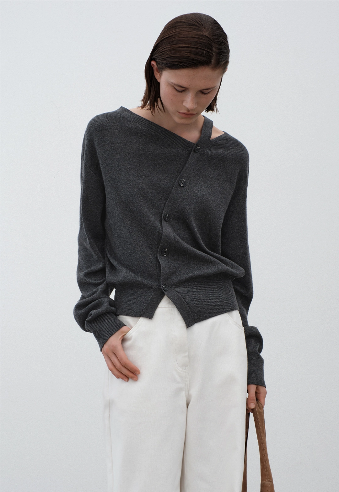아뜰리에 나인 (Z-T-7131)CUTOUT OBLIQUE KNIT 상품 이미지 3