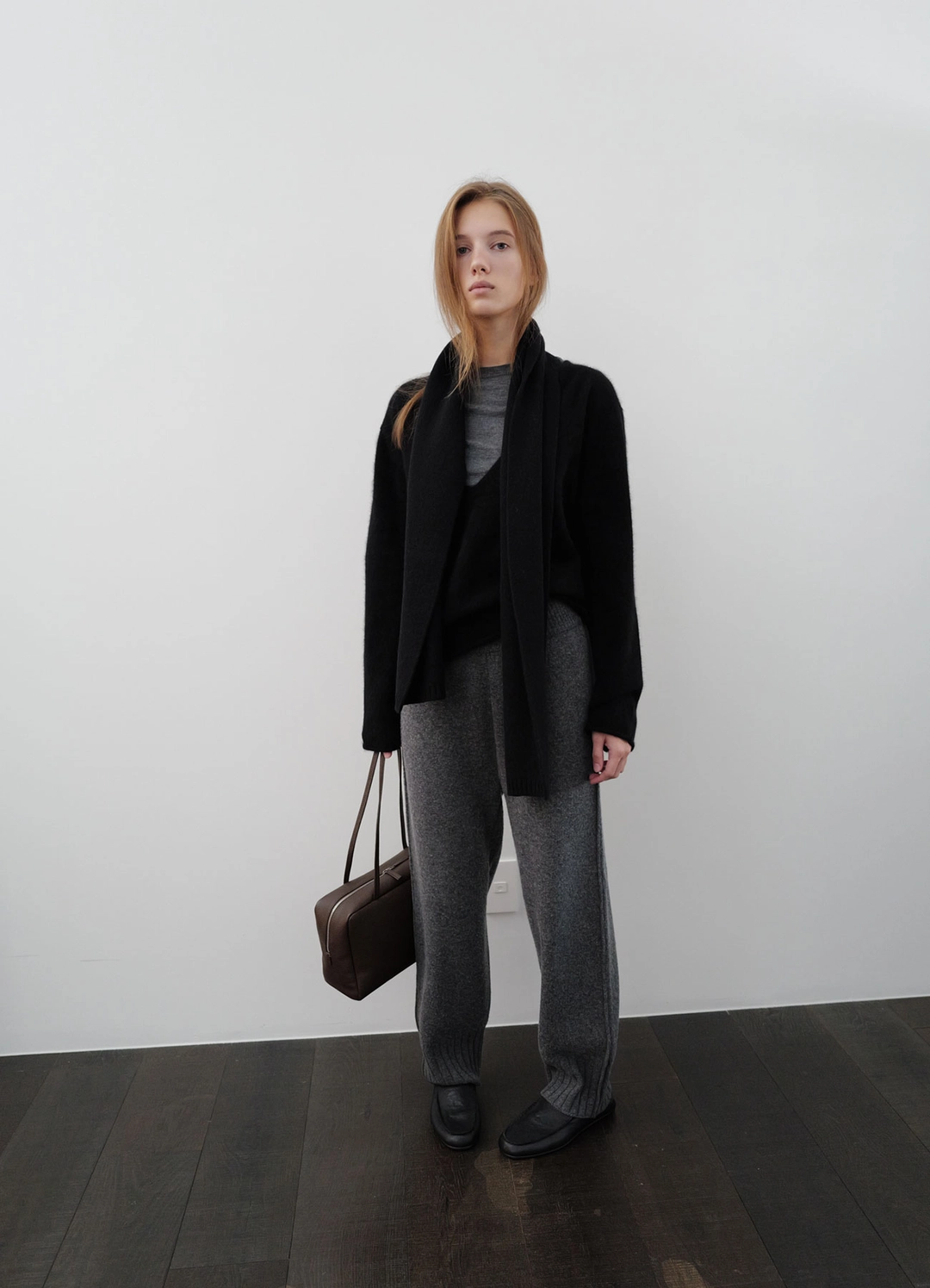 페블엠 Kate Large Shoulder Bag - Brown 상품 이미지 2