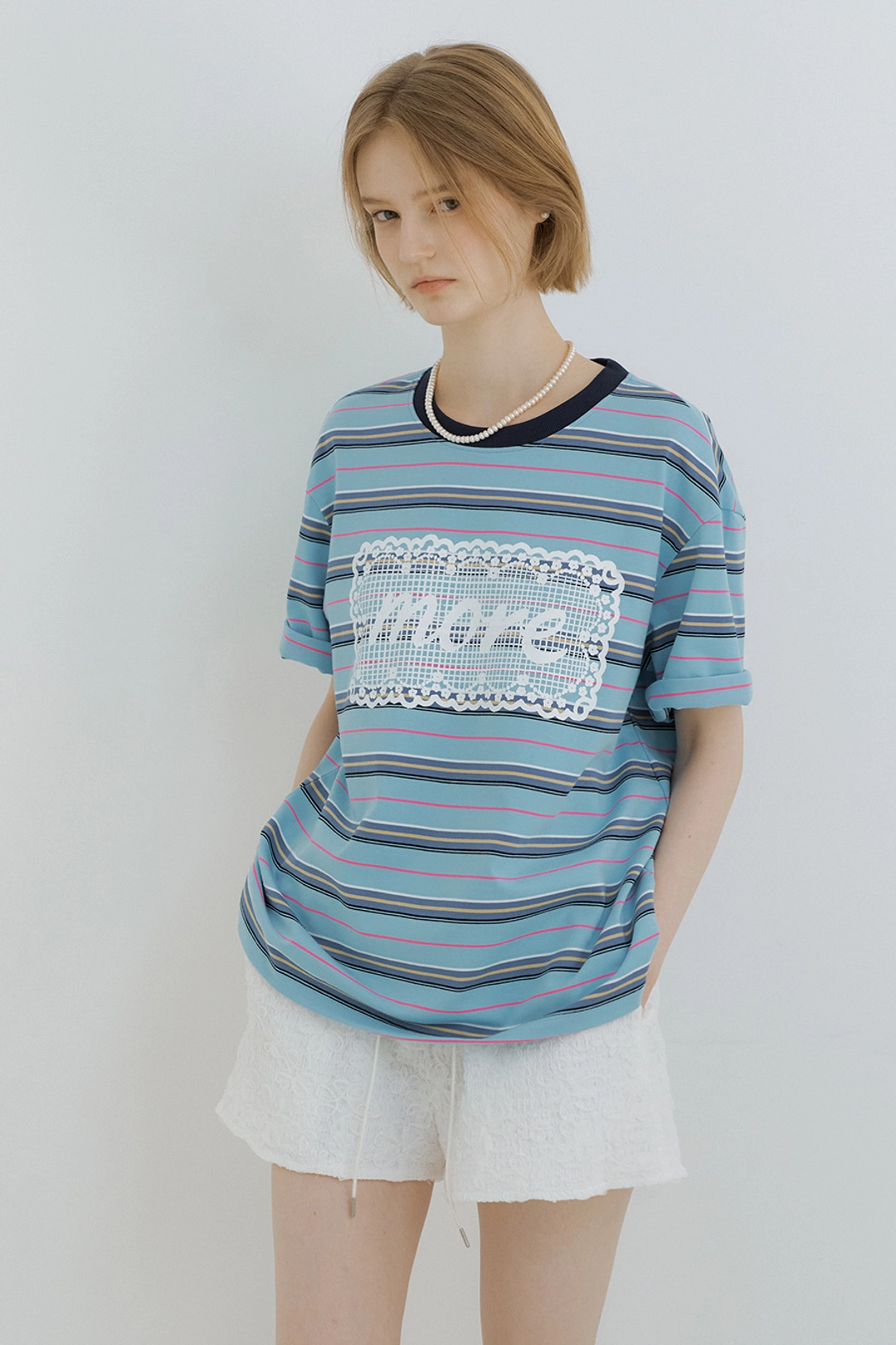 모어댄라이크 LACE LOGO SHORT SLEEVE T-SHIRT - SKYBLUE 상품 이미지 1