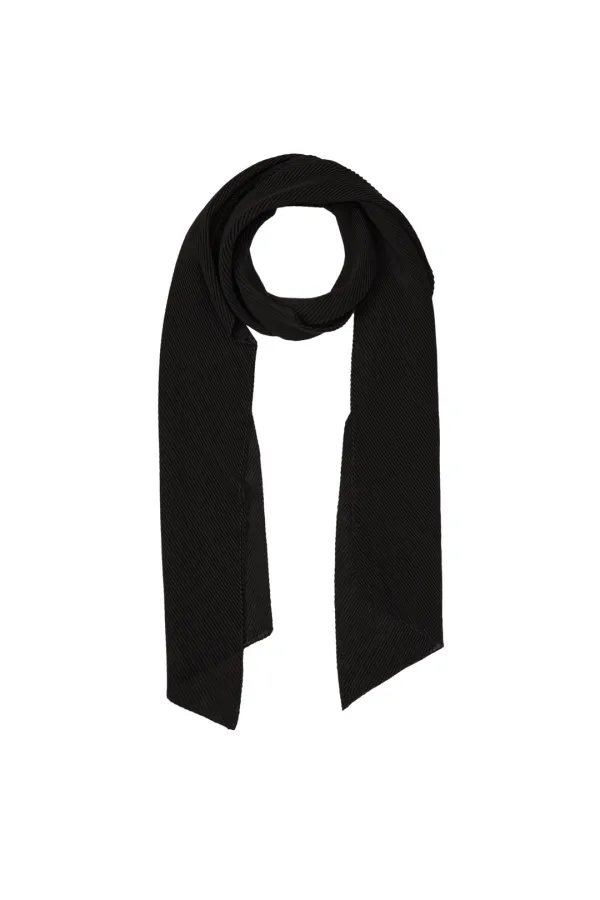 PLEATED SCARF IN BLACK