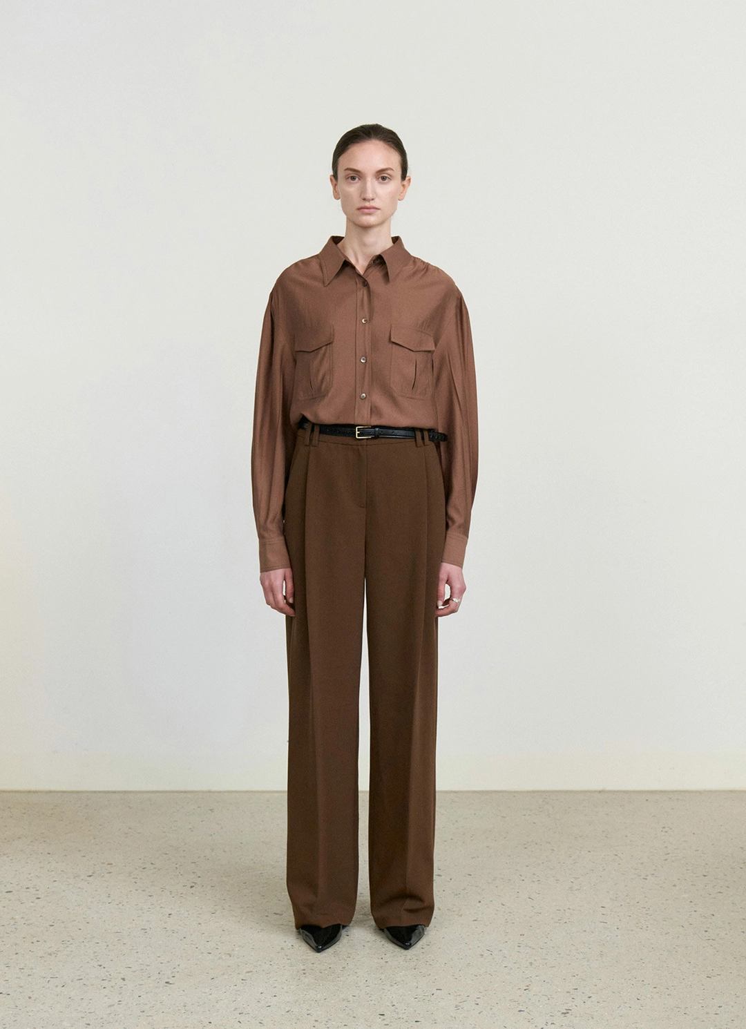 스텝어라운드 Double pocket shirring shirt_BROWN 상품 이미지 2