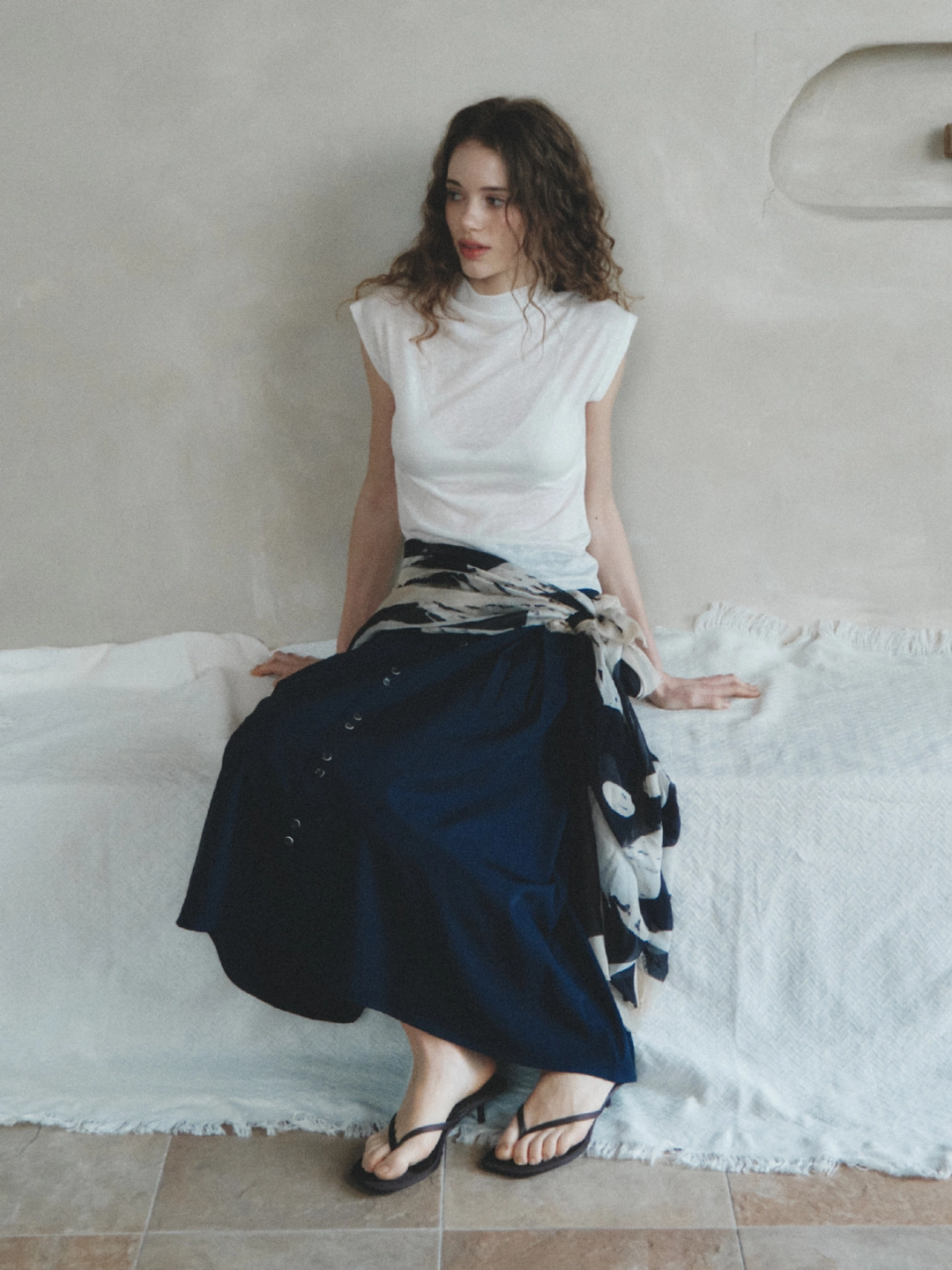 르니나 KAYA button flare long skirt_navy 상품 이미지 3