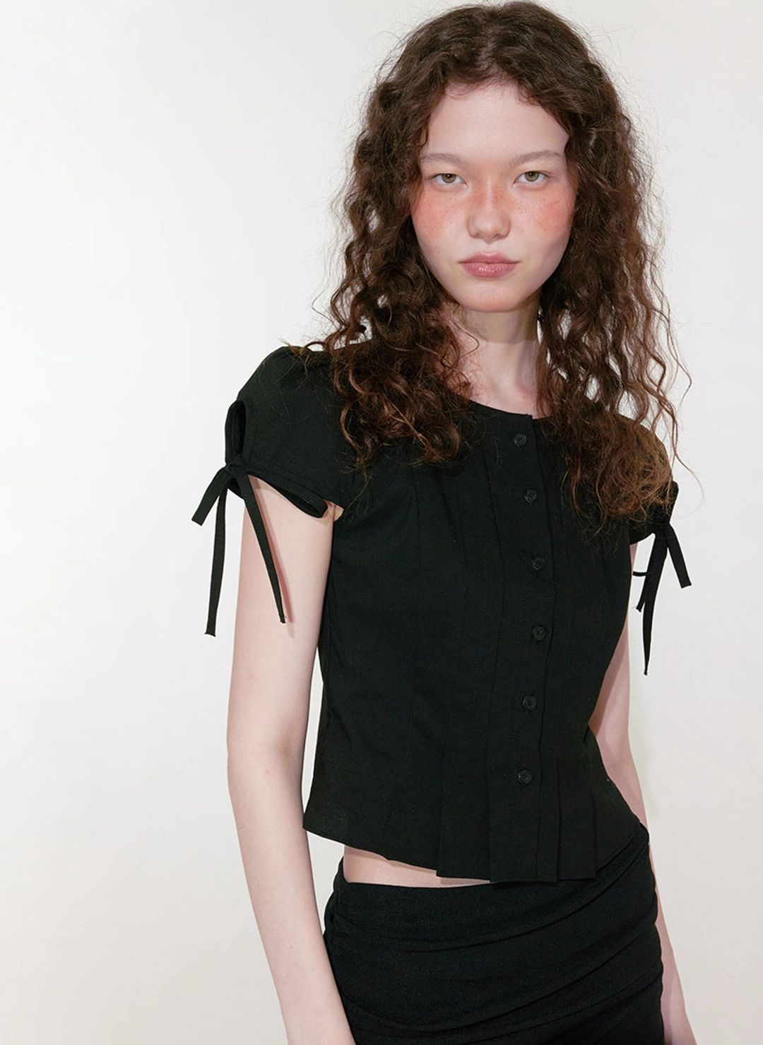 루루서울 Classic Pin Tuck Blouse (Black) 상품 이미지 2