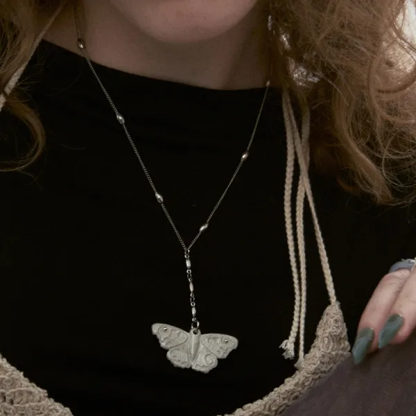 butterfly necklace-white