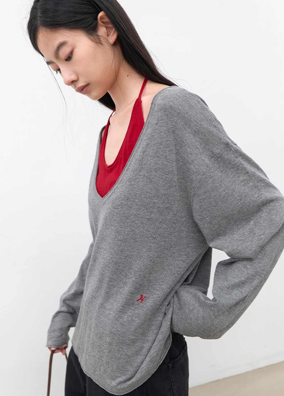 아뜰리에 나인 (T-7325)COLOR-BLOCK HALTER DEEP V-NECK KNIT 상품 이미지 2