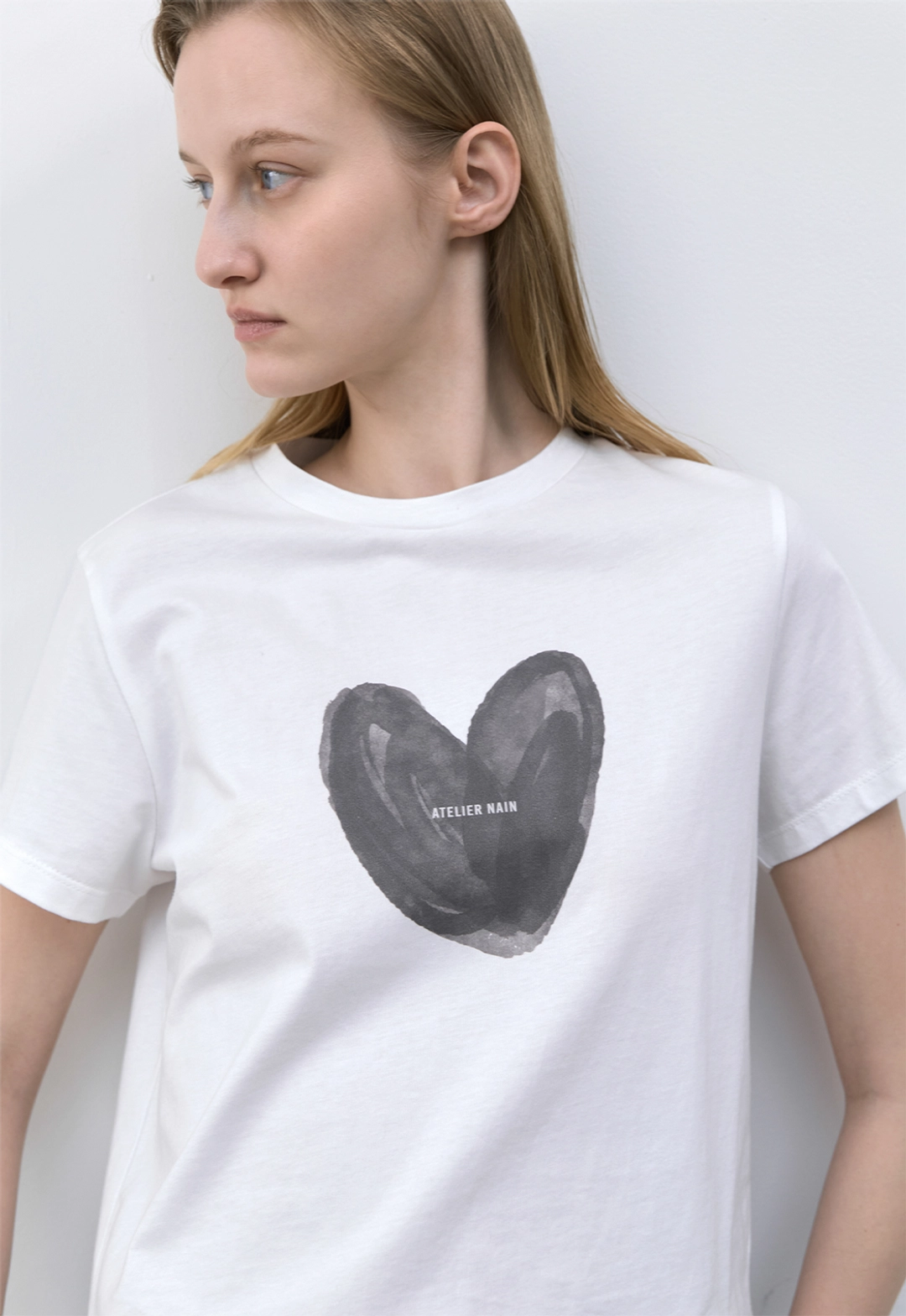 아뜰리에 나인 (T-7222)LOGO HEART STANDARD FIT TEE 상품 이미지 3