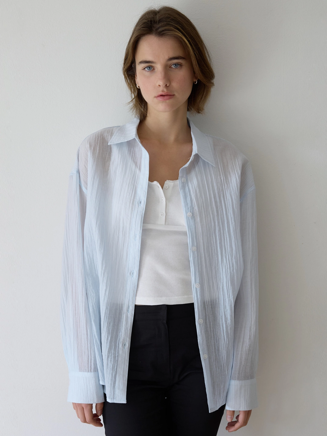 어몽 A SHEER LOOSE-FIT SHIRT_LIGHT BLUE 상품 이미지 3