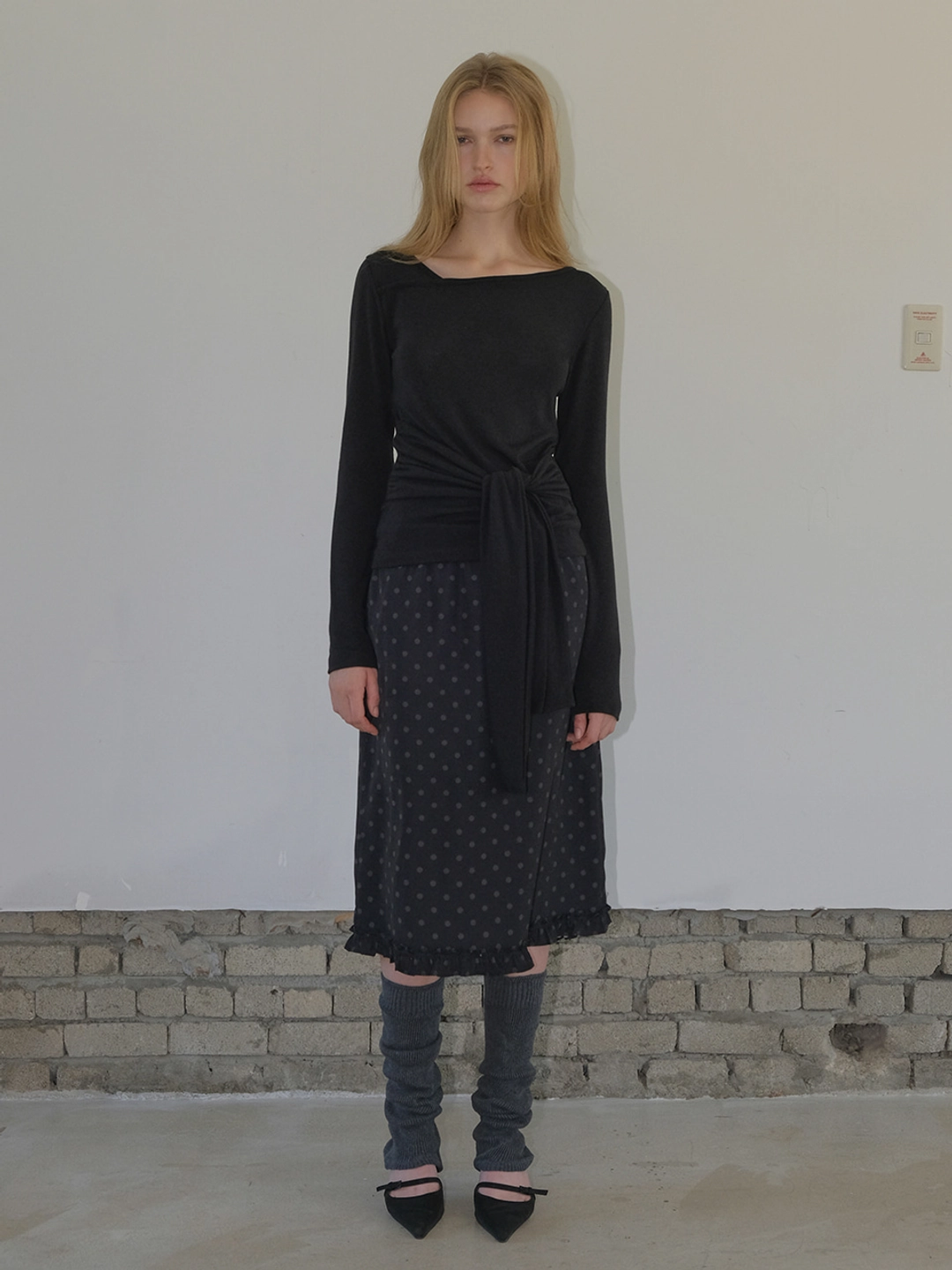 에트몽 Diagonal Knotted T-Shirt, Black 상품 이미지 2