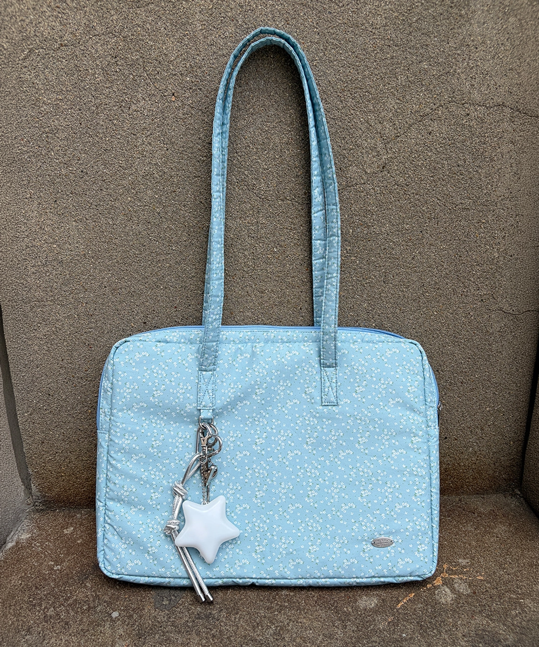 론론 PATTERN LAPTOP BAG FLORAL SOFT BLUE 상품 이미지 1