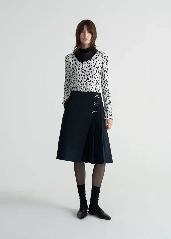 METAL HOOK PLEATS SKIRT - DARK NAVY