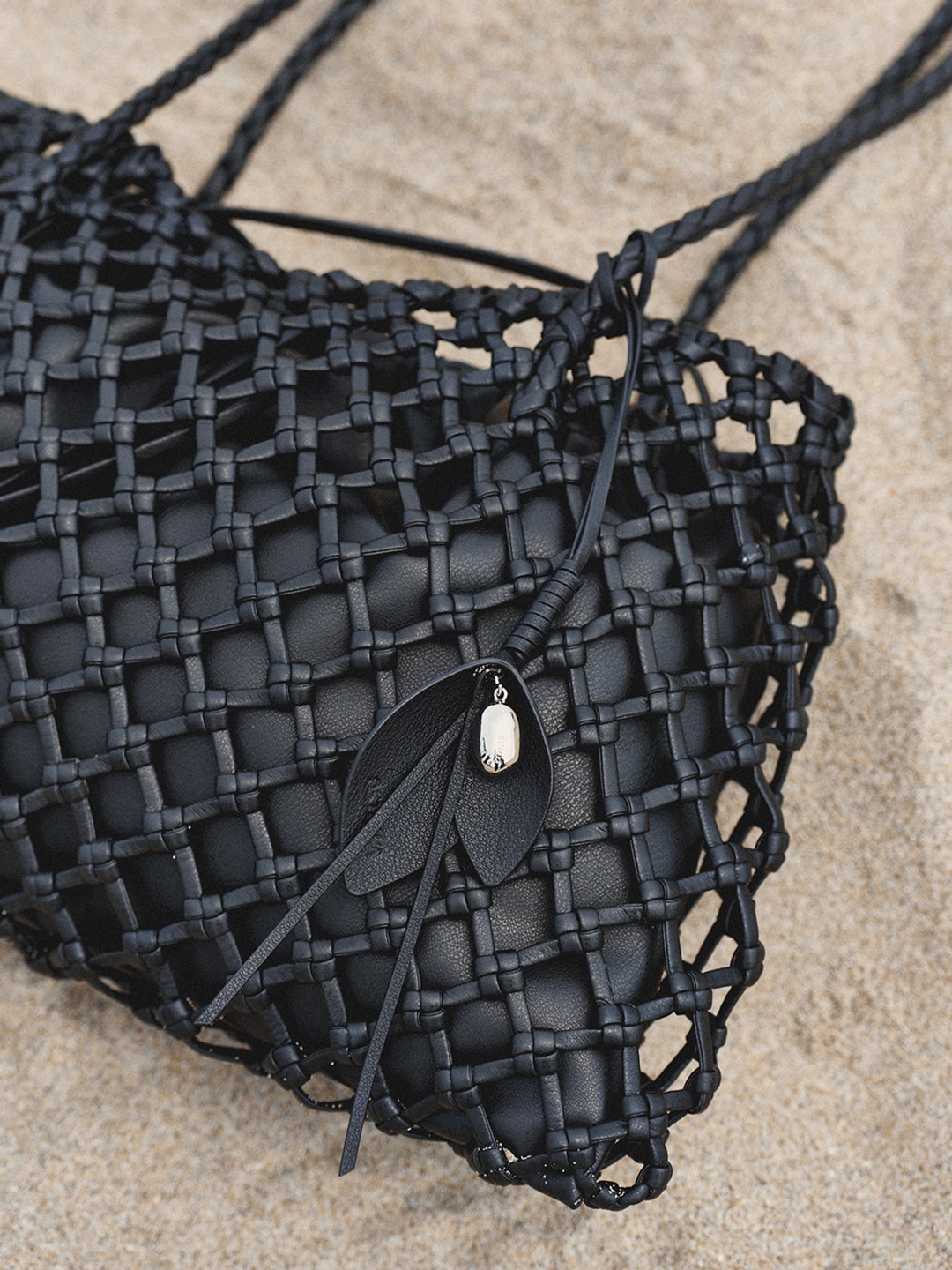 오스트카카 Flora Charm Black 상품 이미지 1