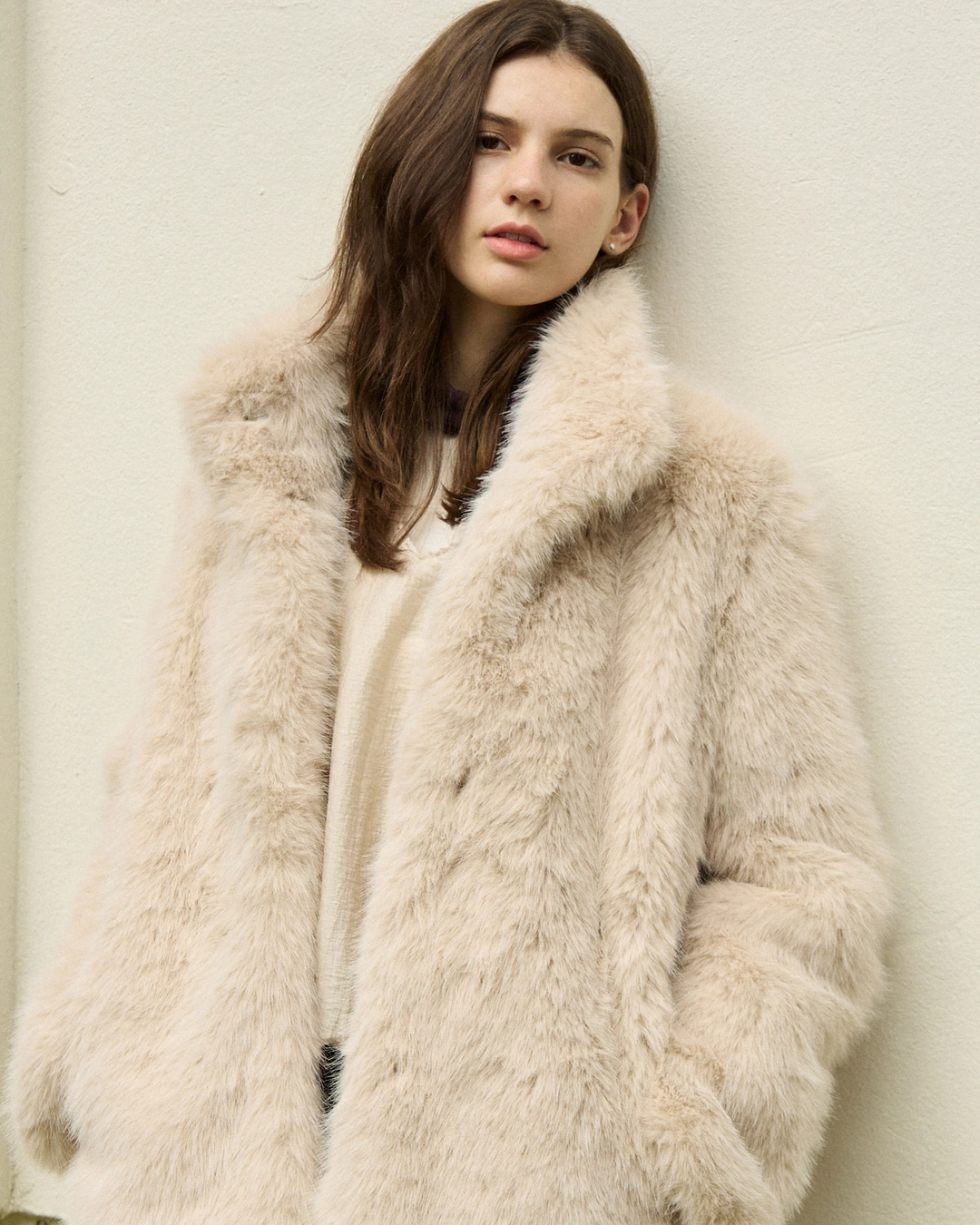 어다울 High touch vegan fox fur half coat - pale oat 상품 이미지 2