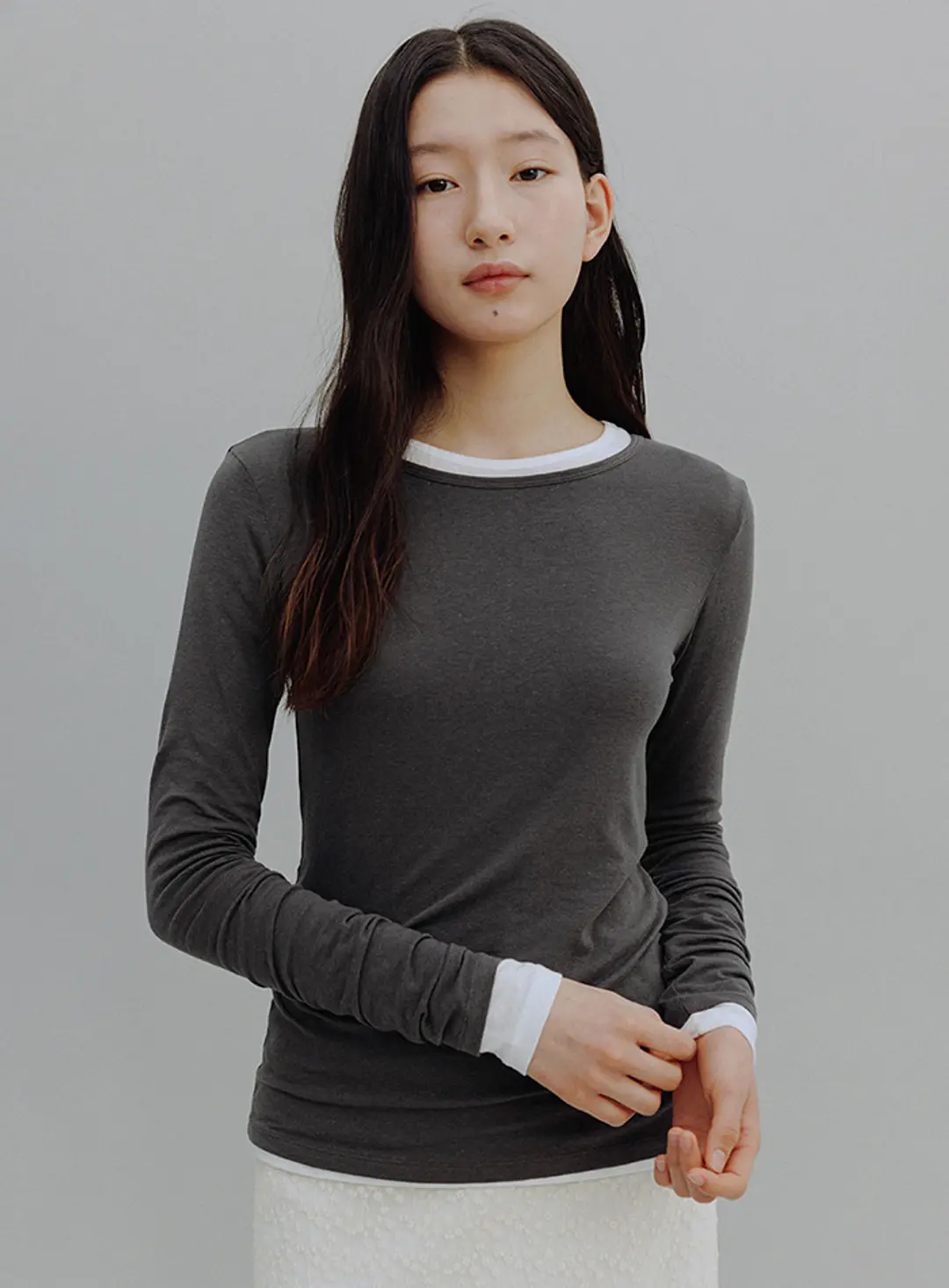 망고매니플리즈 NILAH LAYERED TEE_CHARCOAL 상품 이미지 2