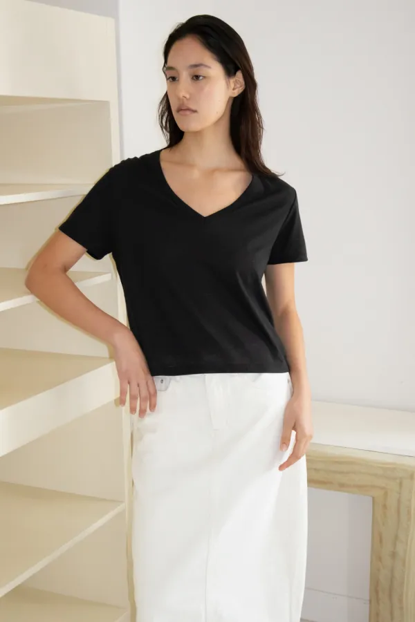 Linen Deep V-Neck T-shirt (Black)