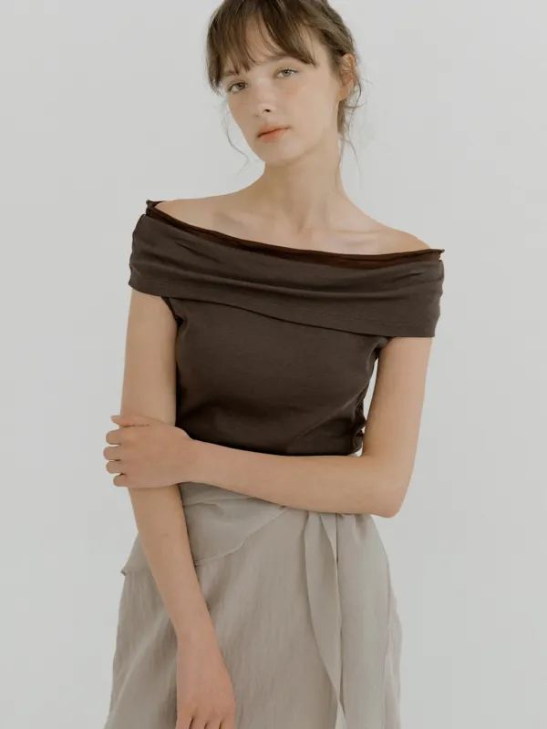 chiffon off-shoulder T-shirt (brown) orc 6073