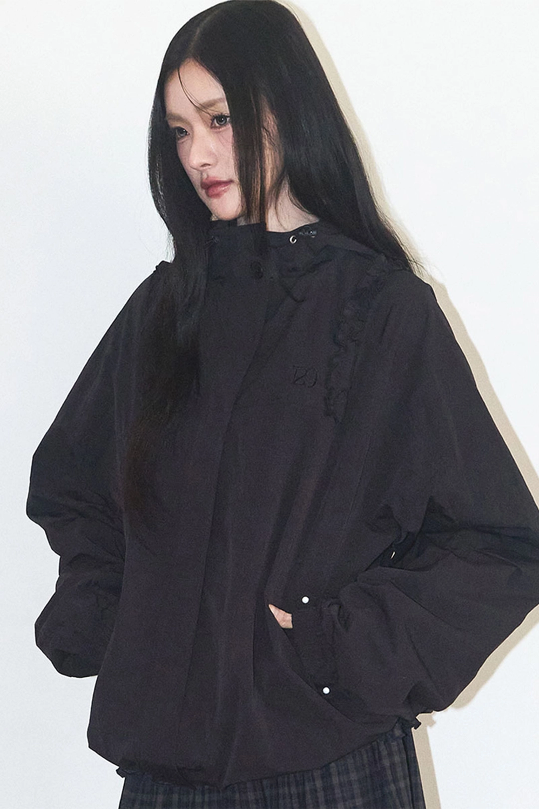 일리고 오블리크 프릴 후드 자켓 블랙 상품 이미지 3