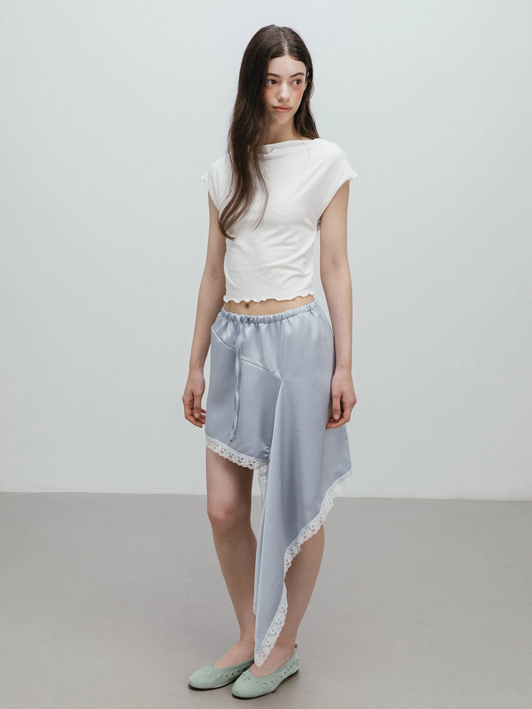 모이페어 SATIN LACE UNBALANCED SKIRT / SKYBLUE 상품 이미지 2