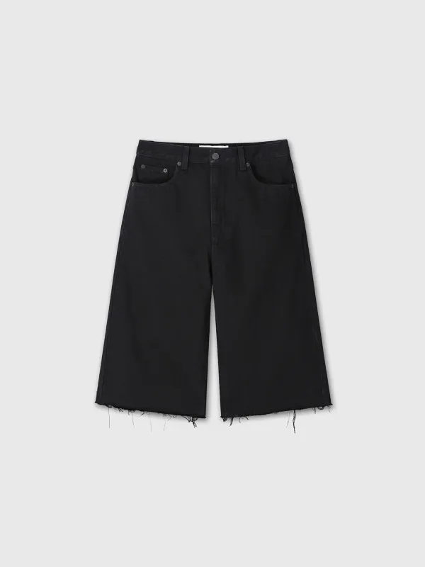 (W) RAW HEM DENIM BERMUDA SHORTS_ WASHED BLACK