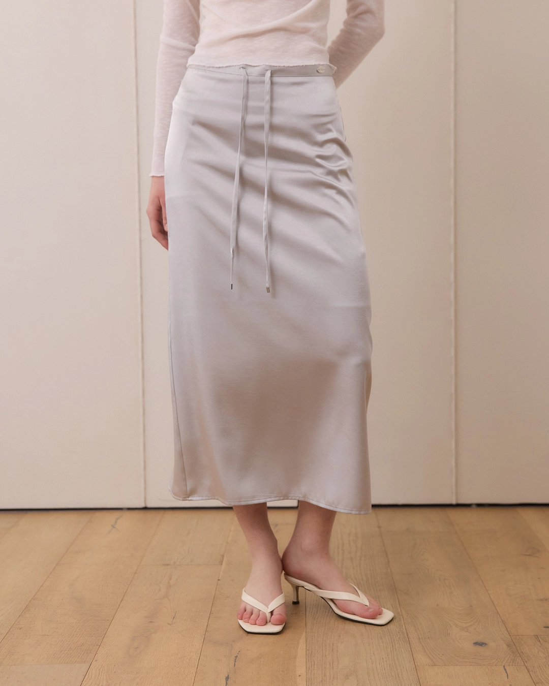 어다울 Satin long H line skirt - ash 상품 이미지 2
