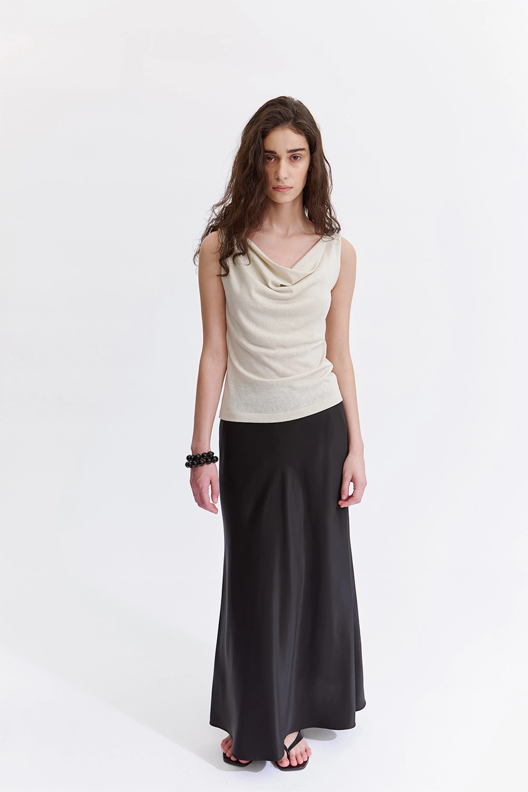 엘오61 [2ND] Tile Cowl Neck Top in Oatmeal 상품 이미지 1