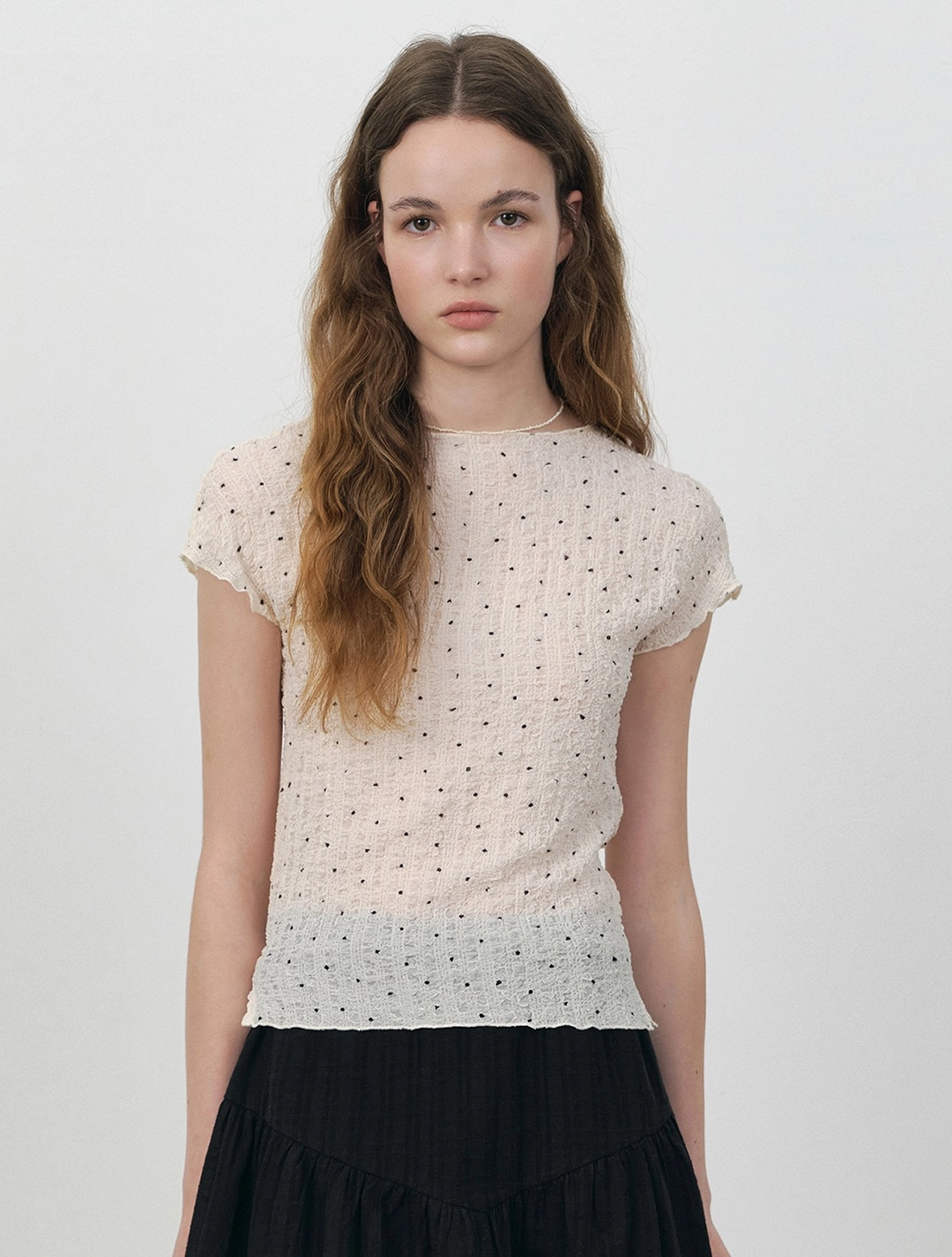 로에일 Dot crinkle mock neck sheer t-shirt_Cream 상품 이미지 1