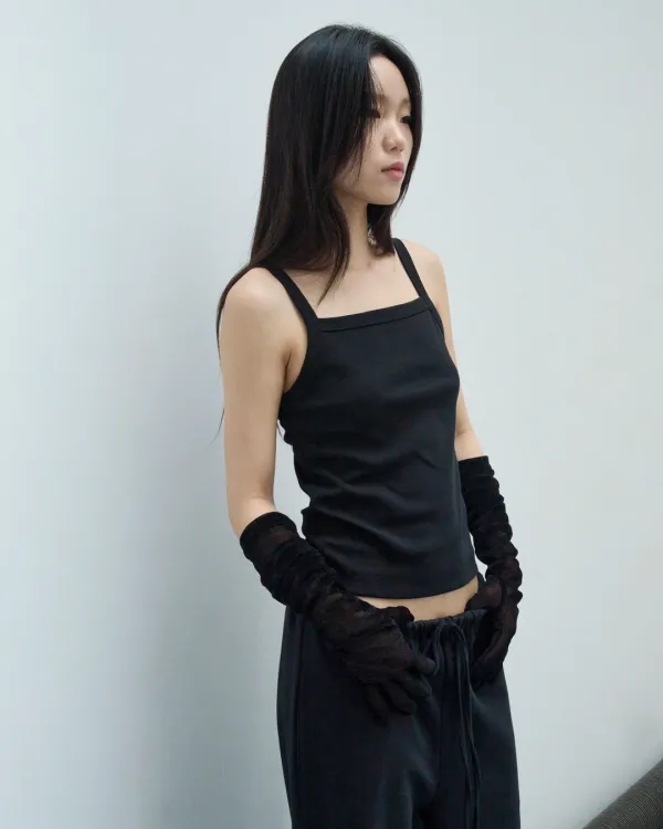 Essential sleeveless top (black)