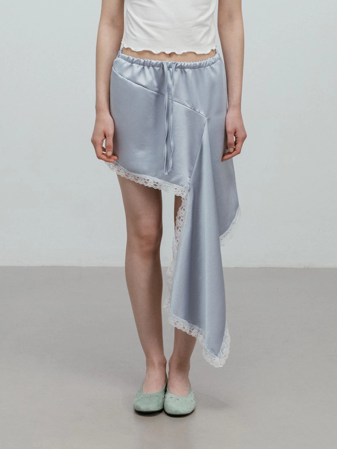 모이페어 SATIN LACE UNBALANCED SKIRT / SKYBLUE 상품 이미지 1