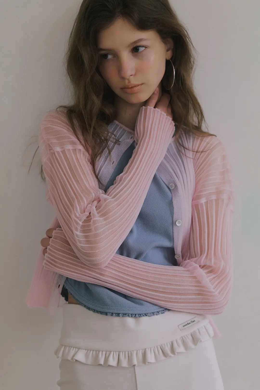 오버듀플레어 SHEER GLOSSY RIBBED CARDIGAN_PINK 상품 이미지 2
