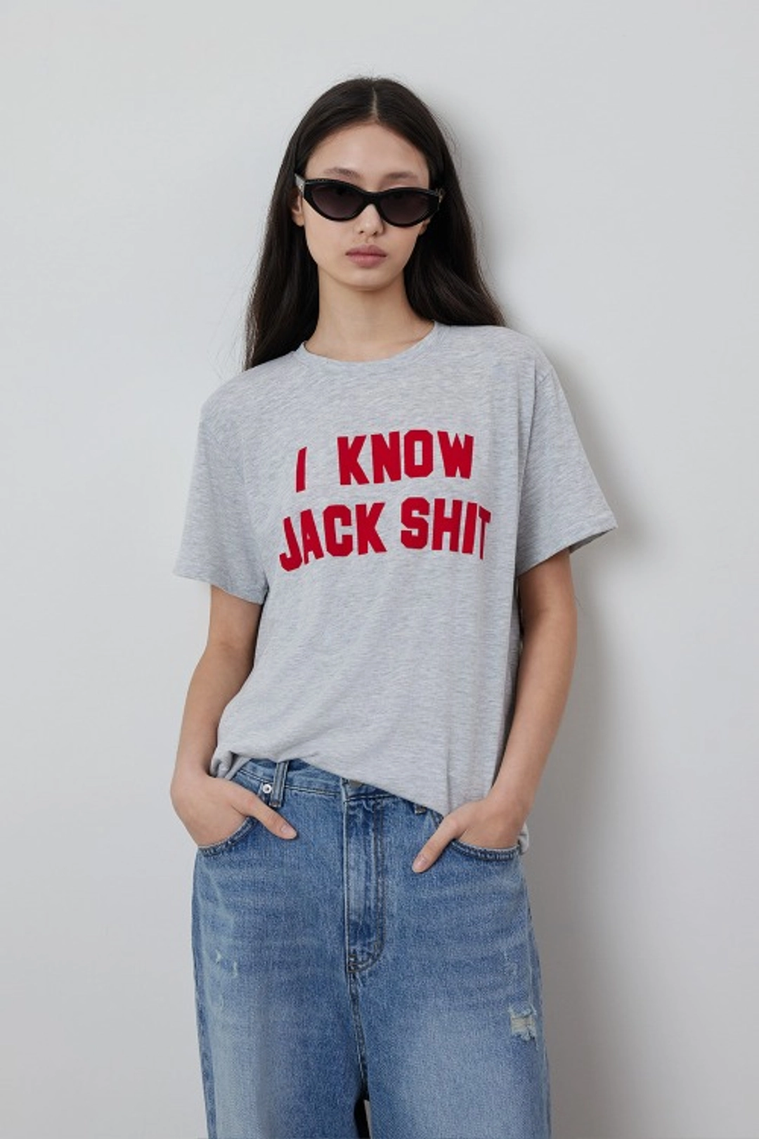 퀸스래빗 Tencel Rayon Lettering Fluffy Printing Round T-shirt 상품 이미지 2