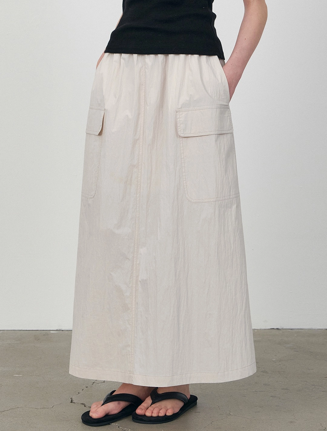 로에일 Flap pocket nylon cargo long skirt_Gray beige 상품 이미지 1