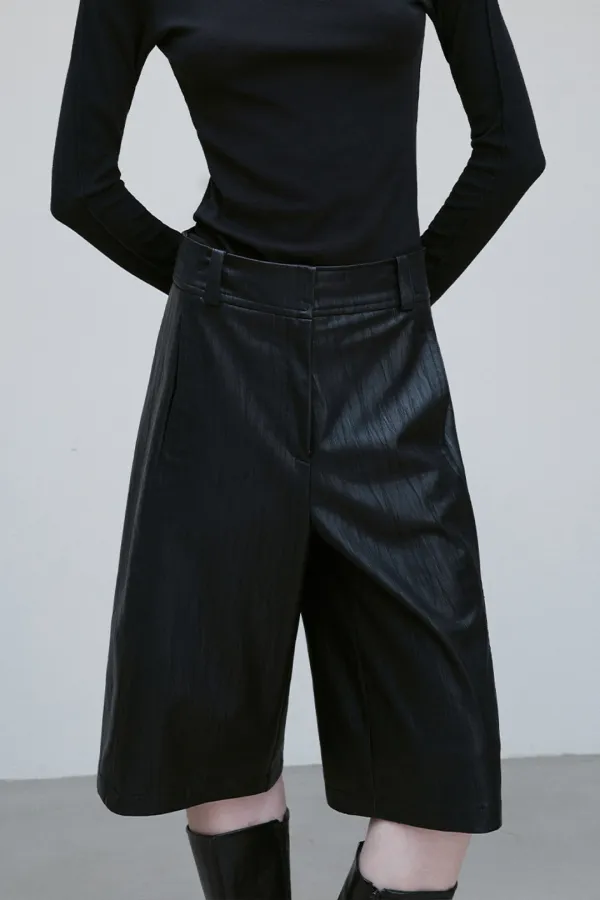 CRACKED-EFFECT VEGAN LEATHER SHORTS