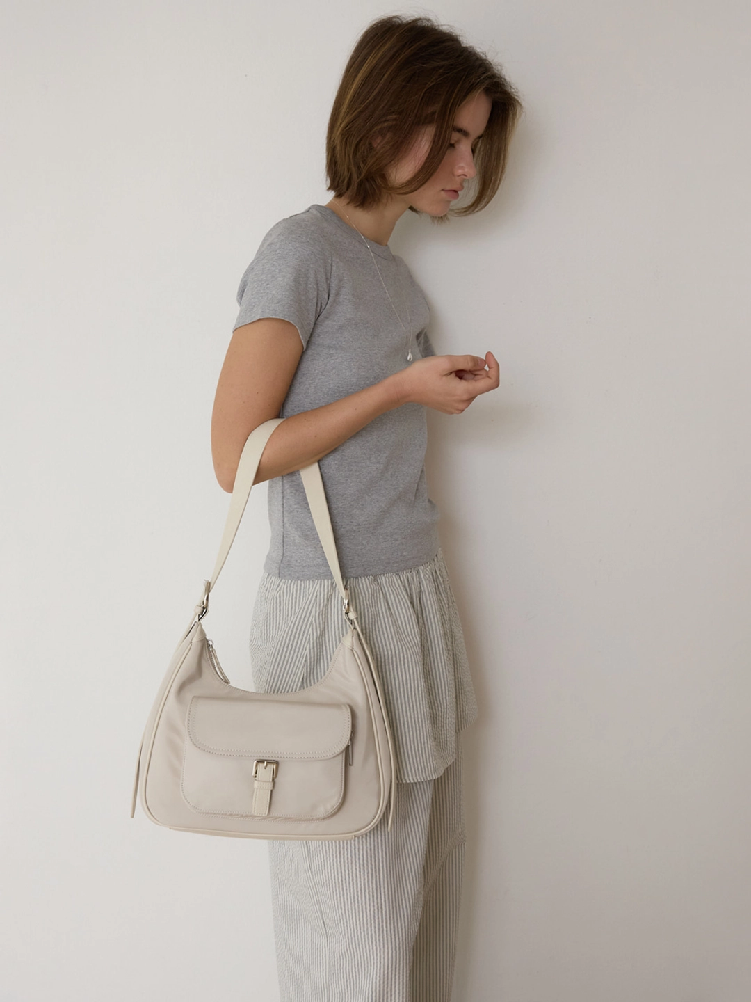 어몽 A NYLON BUCKLED POCKET SHOULDER BAG_CREAM 상품 이미지 2