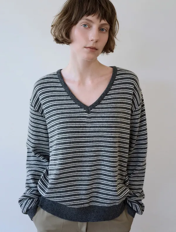 Contrast stripe V-neck knit_Charcoal