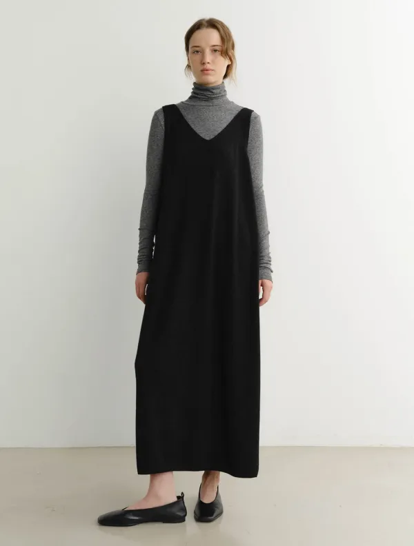 Enri Wool V Neck Knit Dress (Black)