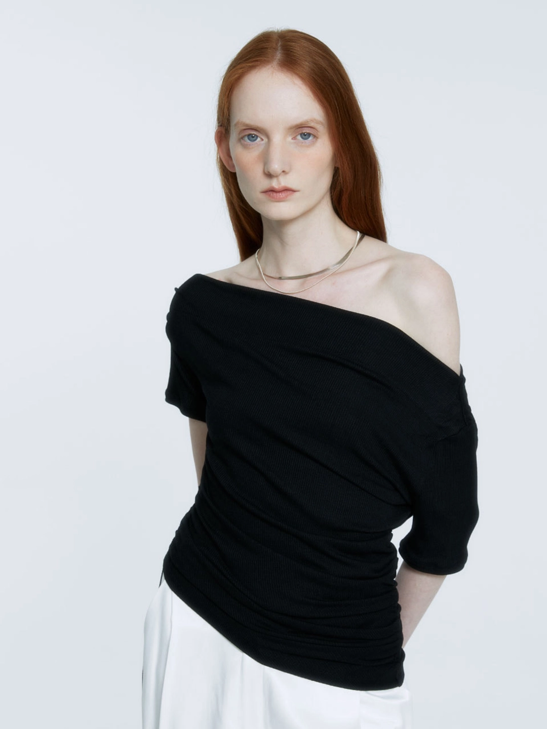 뮤제 [2nd] SAINT-GERMAIN Unbalanced Off-Shoulder Jersey Top_Black 상품 이미지 1