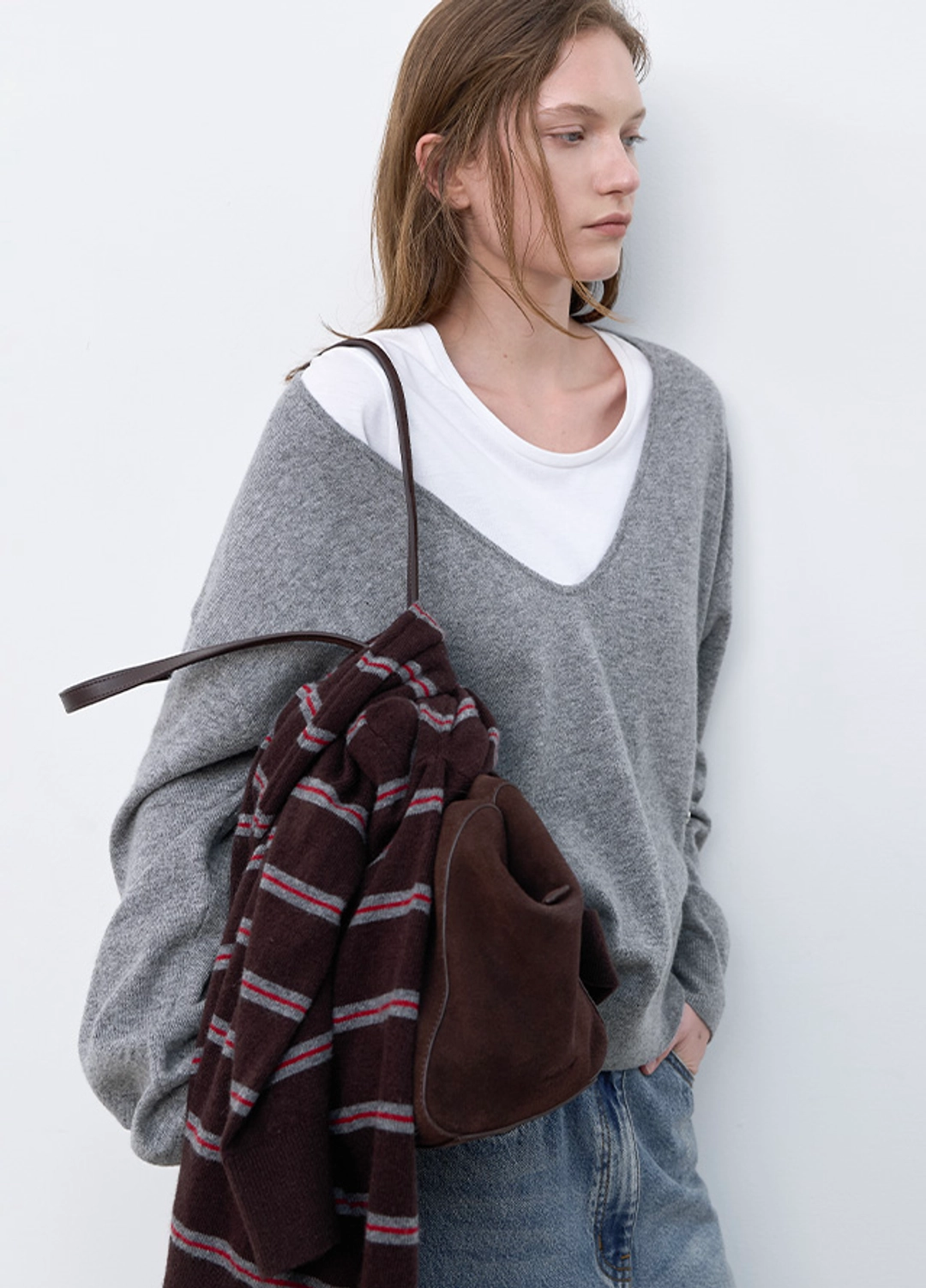 아뜰리에 나인 (T-7230)WOOL BLENDED DEEP V-NECK KNIT 상품 이미지 2