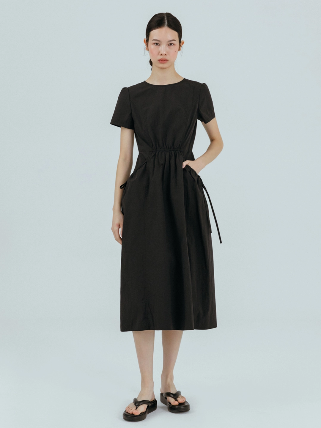 에트몽 Pocket Strap Volume Dress, Black 상품 이미지 2