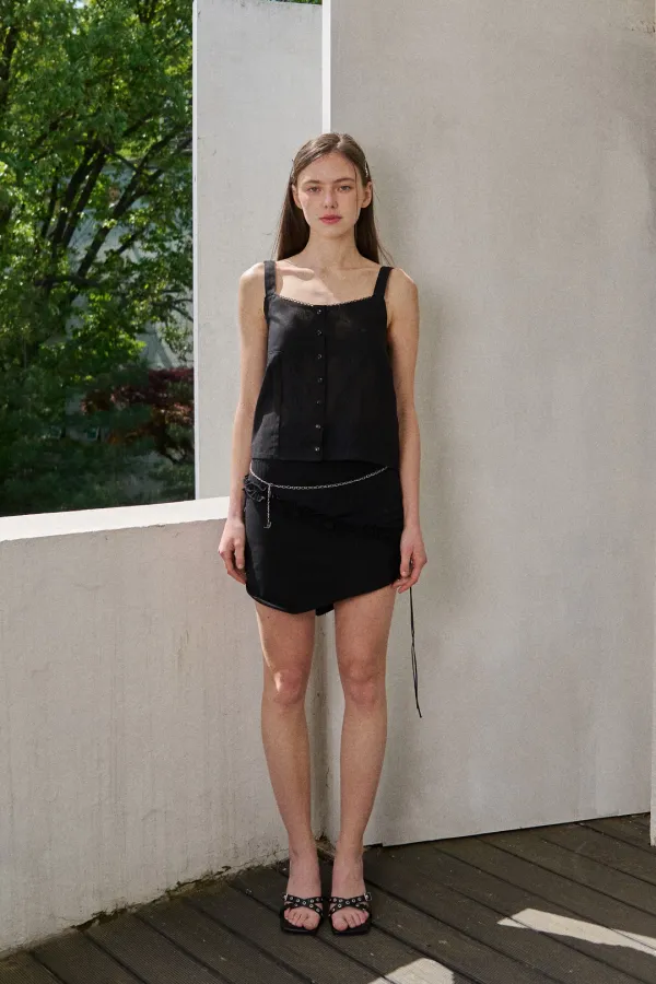 Selly cutting skirt